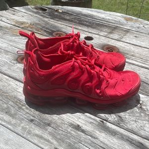 Im selling my Nike Airs, all red, paid new for $275